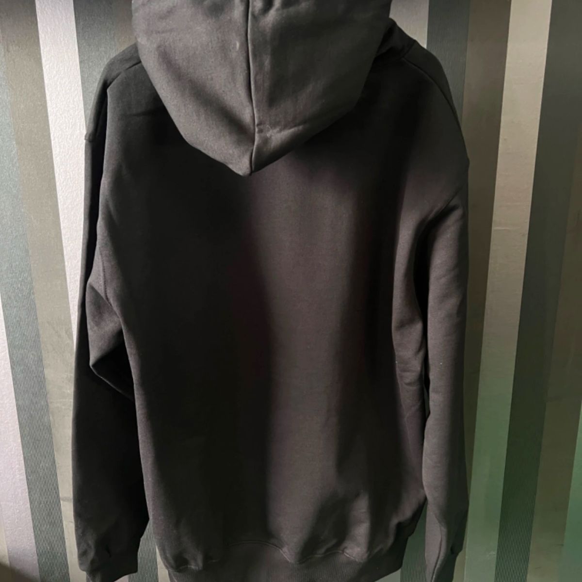 Neighborhood Hope Dealer Huppari, musta