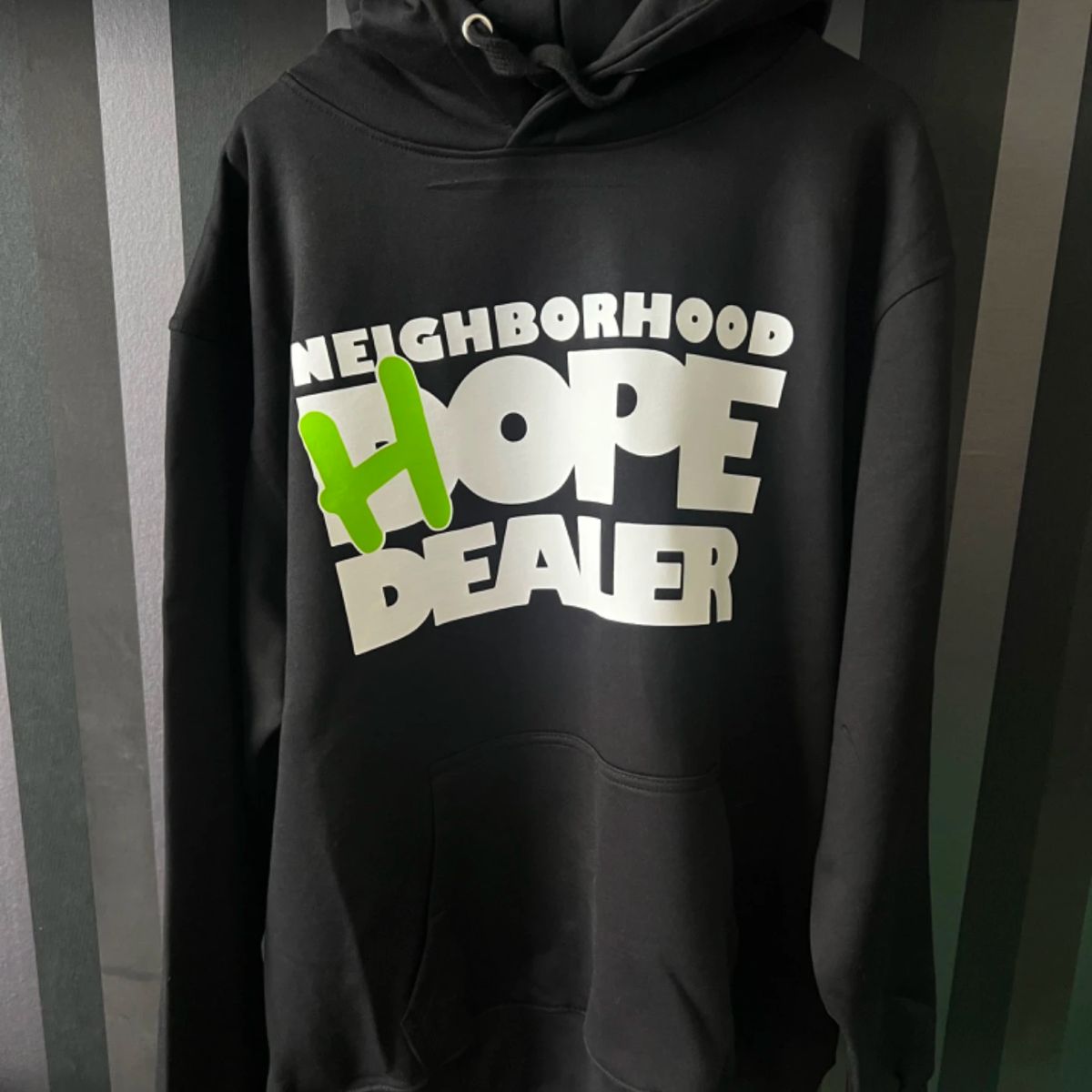 Neighborhood Hope Dealer Huppari, musta